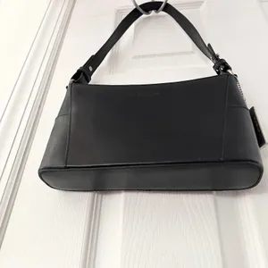 Kenneth Cole Reaction Black Leather Structured Mini Y2K Vintage Shoulder Bag thumbnail 6
