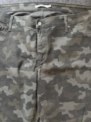 Levi’s’ 311 Shaping Skinny Camo pants woman’s size 24 EUC thumbnail 2