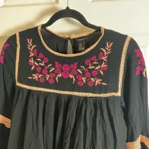 Forever 21 Black Mini Dress Pink Floral Embroidery Peasant Boho Bell Sleeve M thumbnail 4