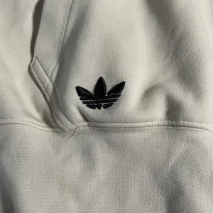 Adidas Neuclassics Hoodie Off White thumbnail 2