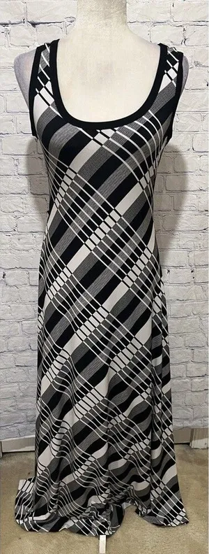 Calvin Klein Women's Sleeveless Maxi Dress in a black and white plaid Size 4 thumbnail 1