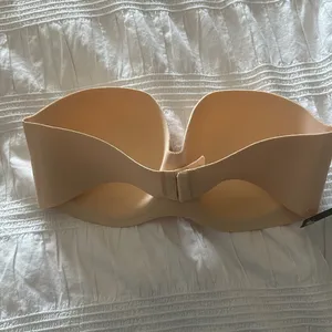 NWT Strapless Felina Bra thumbnail 2