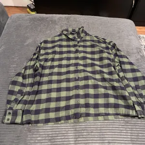 Madewell Flannel Crop Button Up Shirt Green Plaid Long Sleeve Womens Small thumbnail 2