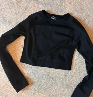 Athletic long sleeve gym shirt cropped fitted thumbnail 1
