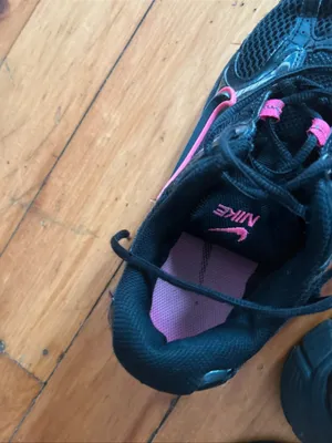 Nike v5 nr in the black and pink 8.5 sneakers thumbnail 5