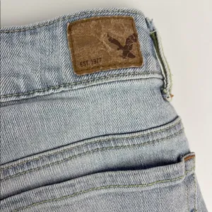 American Eagle Denim Cutoff Shorts Stretch High Rise Light Wash‎ Raw Hem Size 2 thumbnail 2