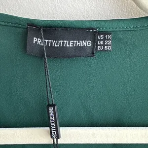 PrettyLittleThing The Emerald Green Satin Long Sleeve Wrap Dress, Size 1X thumbnail 11