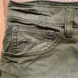 NWT Free People Army Green Denim Jean Distressed Hot Pants/ Shorts Size 26 thumbnail 7