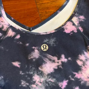 Lululemon crop top size 6 or 8  thumbnail 3