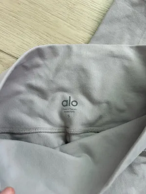 Alo yoga leggings  thumbnail 4