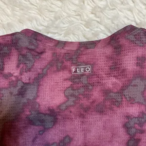 FLEO Crop Tank Top Womens Medium Plum Tie Dye Excellent‎ Perforated Mesh Active thumbnail 4