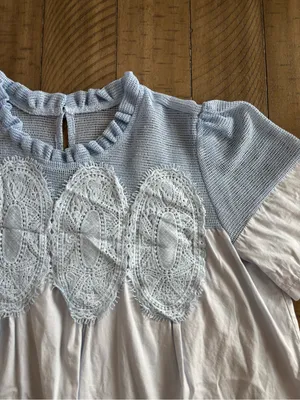 Lace Trim Short Sleeve Blouse Swing Crew Neck Ruffle Hem Blouse thumbnail 3