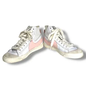 Nike Blazers Mid 77 Pink and White Sneakers Athletic Trainers Shoes 8 thumbnail 4