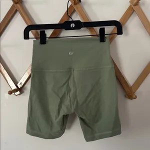 Lululemon Green Bike Shorts Size 4 thumbnail 2