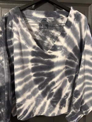 Abercrombie V-Neck sweat shirt thumbnail 1