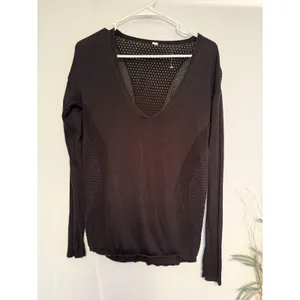 Lululemon Black V-Neck Long‎ Sleeve Mesh Panel Knit Pullover Sweater Size 4-6 thumbnail 2