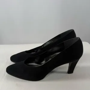 Vintage Stuart Weitzman Fabric Point Toe Pumps‎ in Black Size 10 thumbnail 2