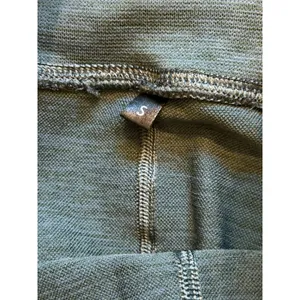 Alphalete Aero High Waisted‎ Seamless Leggings Dark Grey Scrunch Leg Size Small thumbnail 4