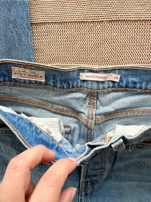Levi's High-Rise Jeans - Light Blue Denim vtg y2k thumbnail 3