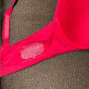 Victoria's Secret Body By Victoria Padded Perfect Coverage Bra size 34D RN 54867 thumbnail 4