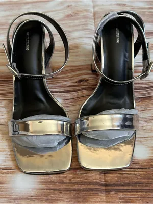 PRETTYLITTLETHING Silver Metallic Thick Strap Block Heeled Dressy Sandal Size 7 thumbnail 4