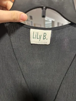 Button down sleeveless top Black Size actual size unknown, fits like a medium thumbnail 3