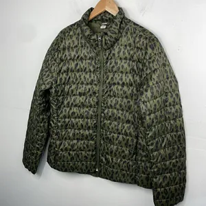 Old Navy Go-H20 Water-Resistant Narrow-Channel Puffer Jacket size Large thumbnail 2