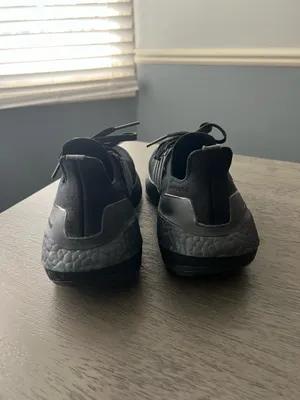 Women’s Adidas Ultraboost 22 thumbnail 4