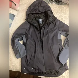 On Running Insulator Jacket Gray thumbnail 2