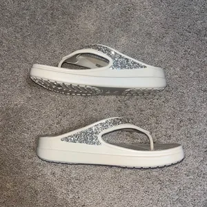 Crocs Classic Crocs Glitter II Flip Sandals Platform Thong Bone Tan‎ Beige 10 thumbnail 3