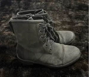UGG Ashbury Boots Womens 8.5 Black Waterproof Leather Wool Lined Hiker Combat thumbnail 1