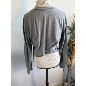 Lululemon Grey Long Sleeve Mesh Back Tulip‎ Hem Cropped Yoga Top Size 6 thumbnail 2