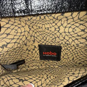 Vintage HOBO INTERNATIONAL Black Patent Leather Folding Wristlet Clutch Wallet thumbnail 11