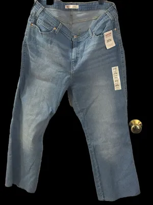 NEW W/tags Signature by Levi Strauss & Co. Women's Crop Flare Zip Fly Size 20 thumbnail 1