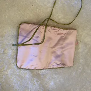 NWOT 3-Piece Travel Toiletry, Jewelry Roll & Makeup Bag Set, Pink & Light Green thumbnail 14