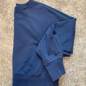 Nike Women's Dri-FIT Cropped Sweatshirt Size Medium thumbnail 9