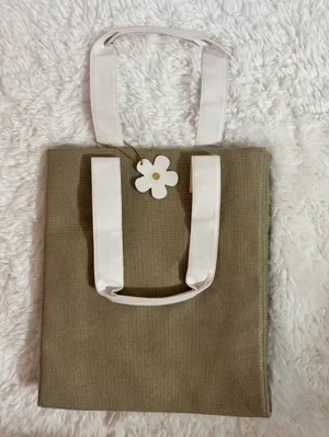 Marc Jacobs Daisy Beige Canvas Tote with White Handles and Daisy Charm thumbnail 13