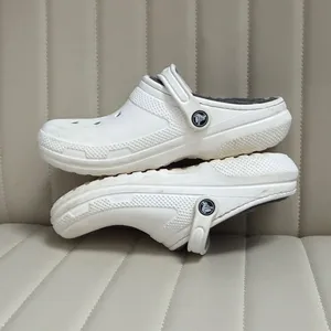 White Crocs Shoes Clogs with Fleece Lining M7 W9 thumbnail 3