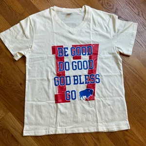 Women’s Buffalo Bills tshirt- med NWOT thumbnail 1