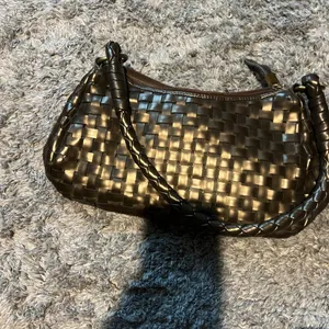 Nine West gold‎ shoulder bag thumbnail 2