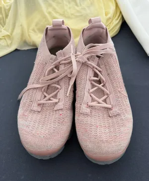 Pink Nike thumbnail 1