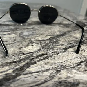 Stylish Round Black Sunglasses thumbnail 5