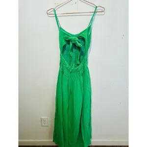 ASTR Bright Green Smocked Bodice Square Neck Tie Back Closure Midi Dress sz XS thumbnail 8
