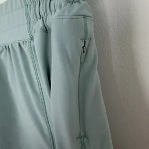 Lululemon Hotty Hot Low Rise Hazy Jade 4" Inseam Long Lightweight Running Size 8 thumbnail 8
