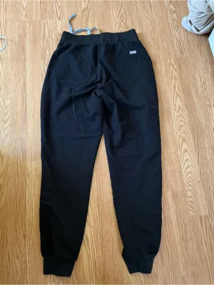 FIGS Zamora Jogger Scrub Pant & Catarina Top thumbnail 5
