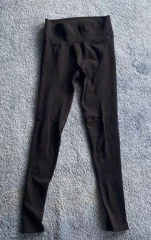 Lululemon Leggings Black with rubbing details thumbnail 1