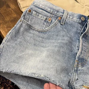 LEVI’S 501 Classic High Rise Button Fly Denim Shorts Size 31 thumbnail 3