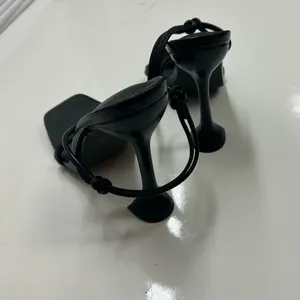 Halston black pumps! 71/2 Fashionable!--these are a must 4 fashion! Heels hot!! thumbnail 3