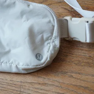 Lululemon Everywhere Belt Bag 1L Light Gray White LW9DRQS Waist Pack Adjustable thumbnail 4