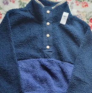 Old Navy NWT Long-Sleeve Oversized Two-Tone Sherpa Sweatshirt for Women thumbnail 2